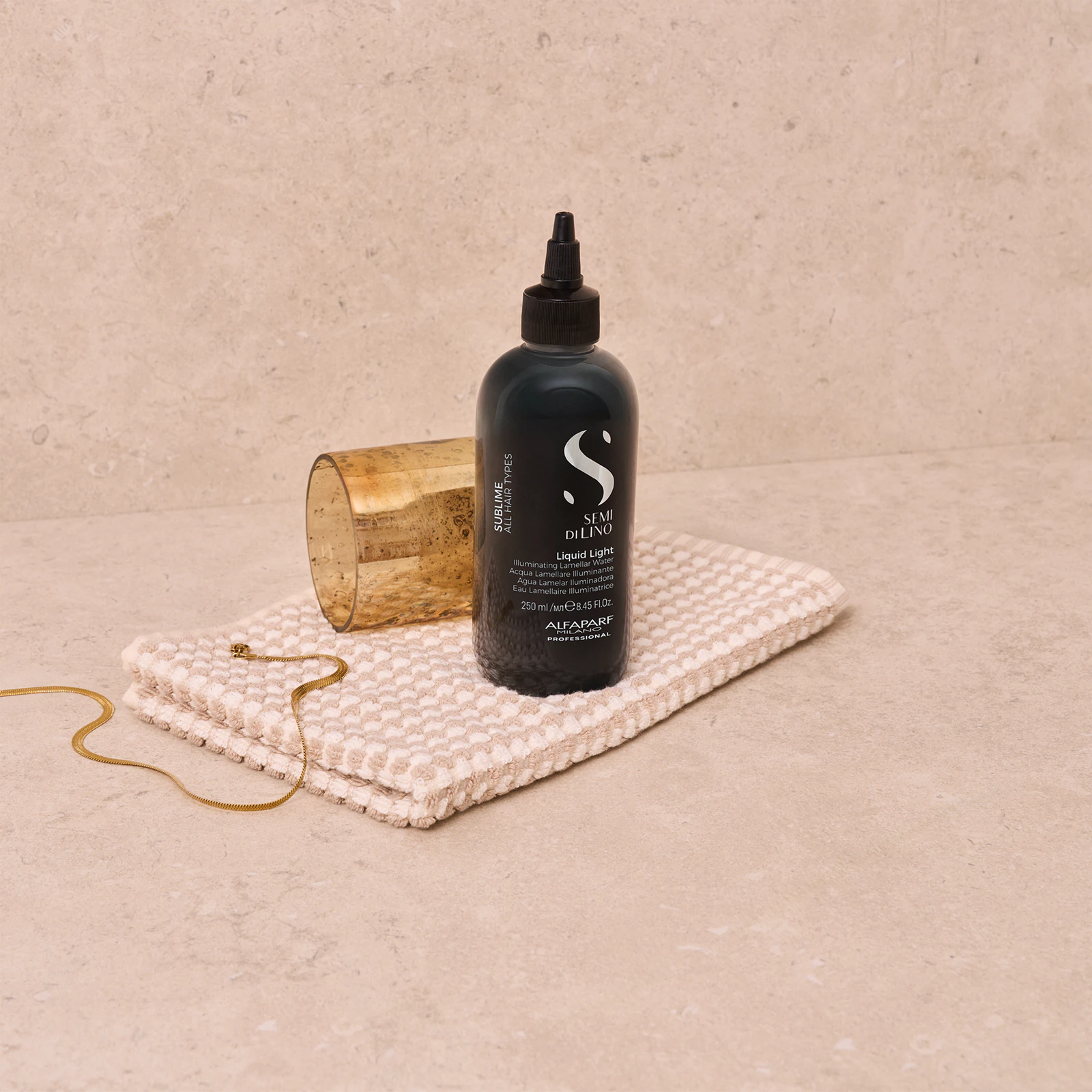 Apa lamelara pentru netezire si stralucire intensa a parului | Alfaparf Semi di Lino Sublime Liquid Light 250ml