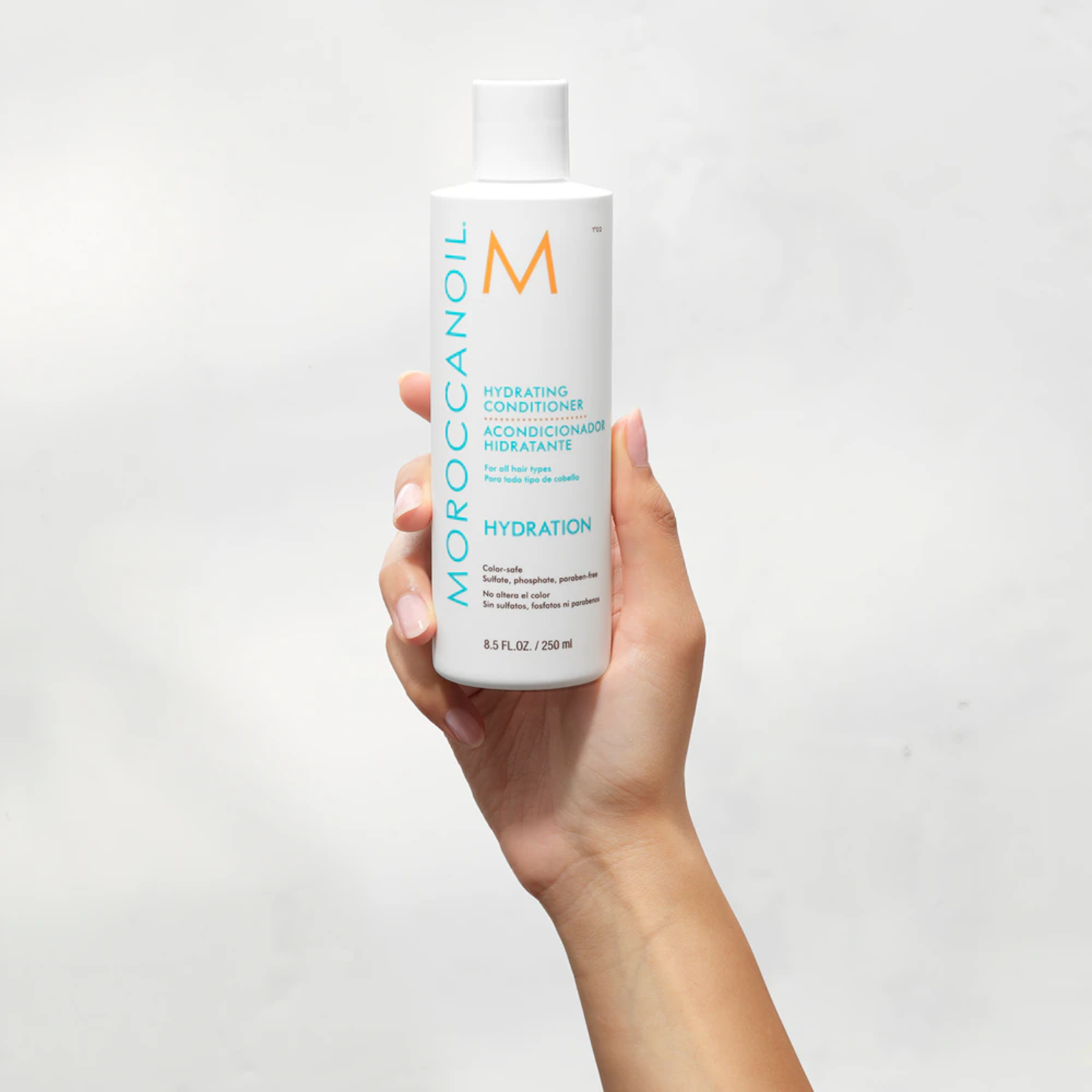 Balsam hidratant pentru toate tipurile de par  MoroccanOil Hydrating Conditioner 250 ml 2